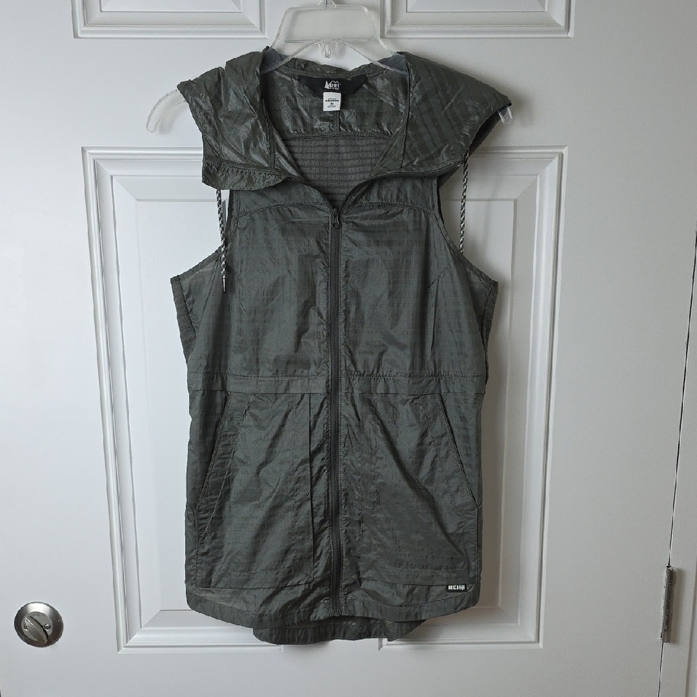 REI Olive Green Hooded Lightweight Vest.  Size XS